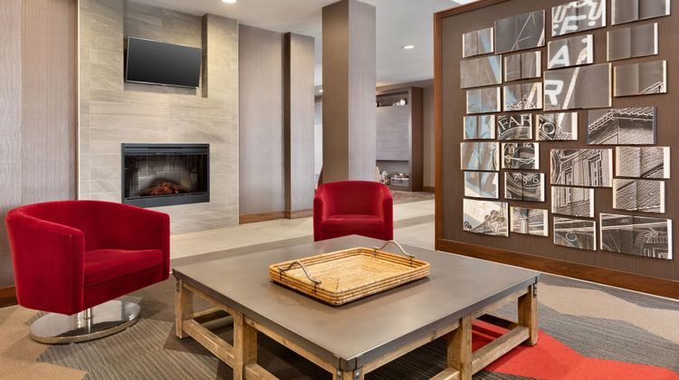 Four Points by Sheraton Fargo Medical Center Lobby
