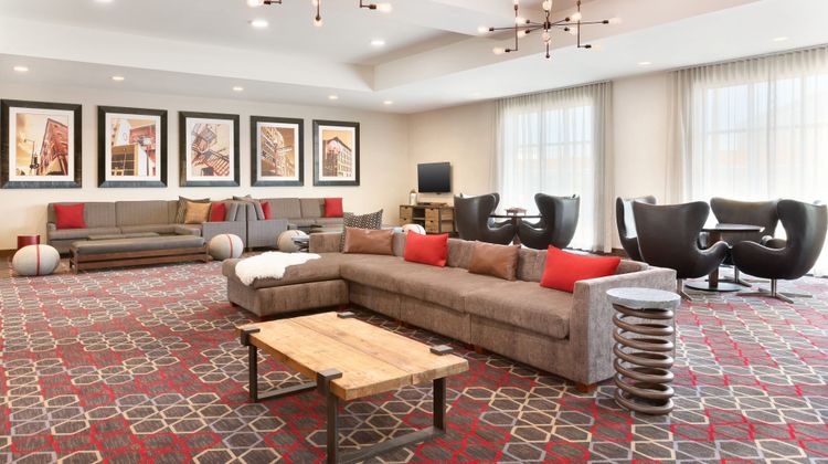 Four Points by Sheraton Fargo Medical Center Lobby