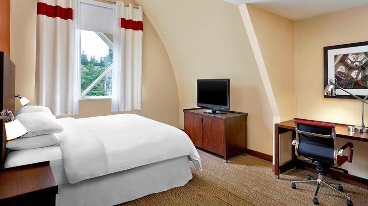 Four Points by Sheraton Surrey Room