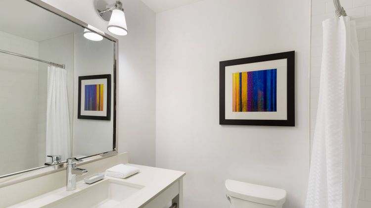 Four Points by Sheraton Surrey Room