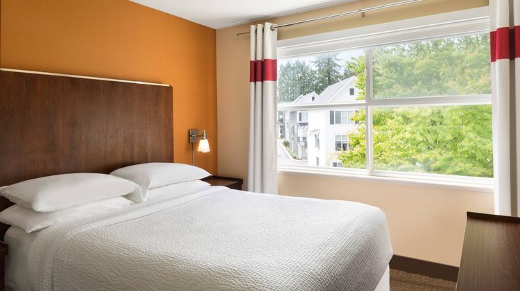 Four Points by Sheraton Surrey Suite