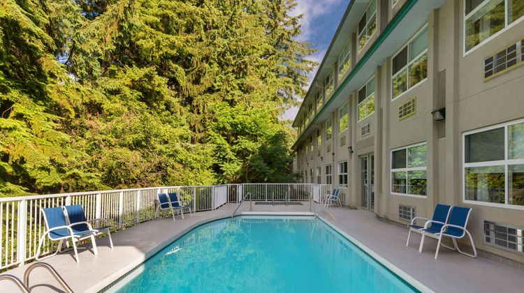 Four Points by Sheraton Surrey Pool