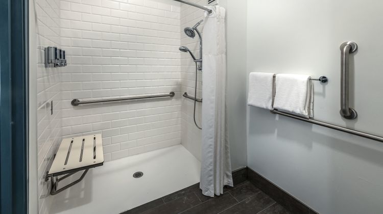 Four Points by Sheraton Anchorage Downtn Room