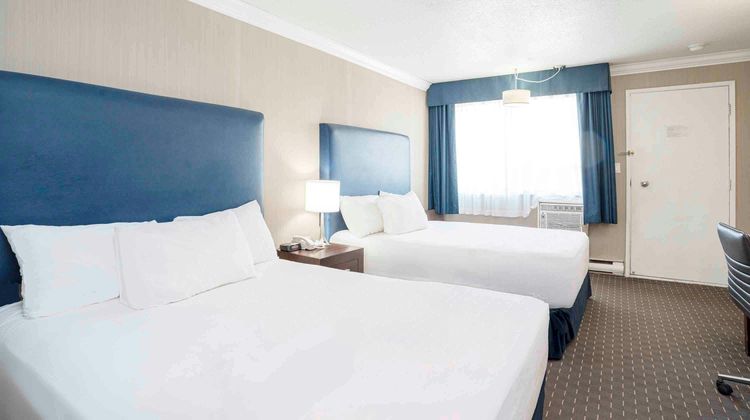Sandman Inn Blue River Room