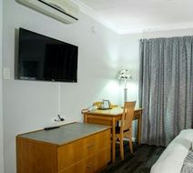 Ipswich Country Motel Room