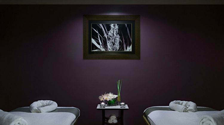 Renaissance Riverside Hotel Saigon Spa
