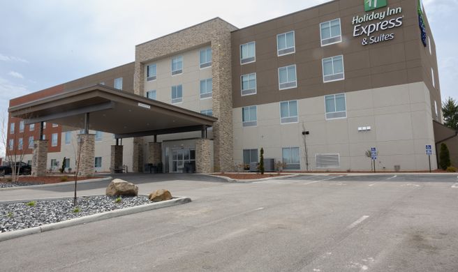 Holiday Inn Express & Suites Mansfield Exterior
