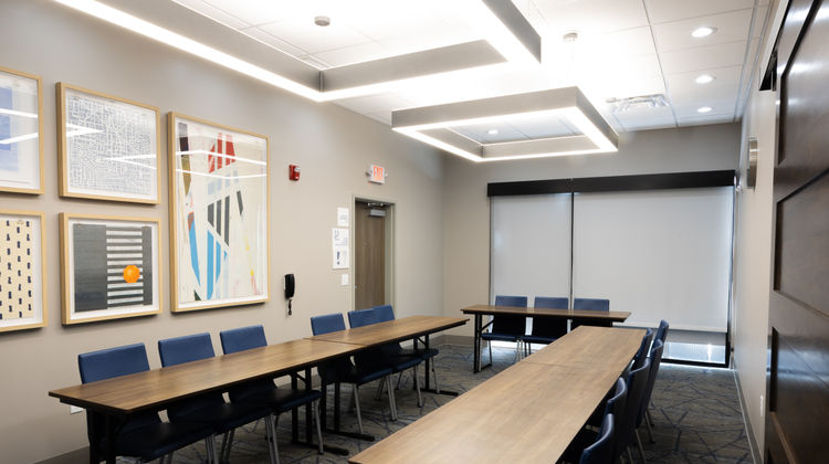 Holiday Inn Express & Suites Mansfield Meeting