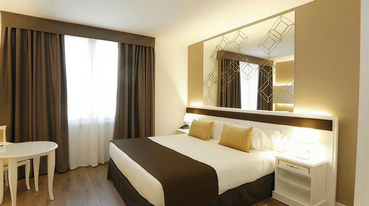 Sercotel Alfonso XIII Hotel Room