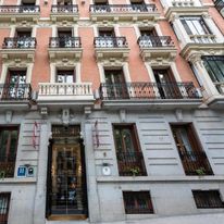 Petit Palace Lealtad Plaza