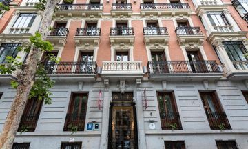 Petit Palace Lealtad Plaza