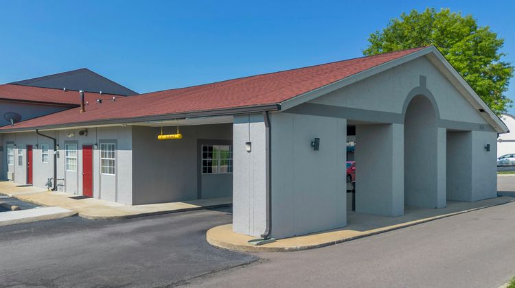 Red Roof Inn Columbia, TN Exterior