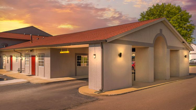 Red Roof Inn Columbia, TN Exterior