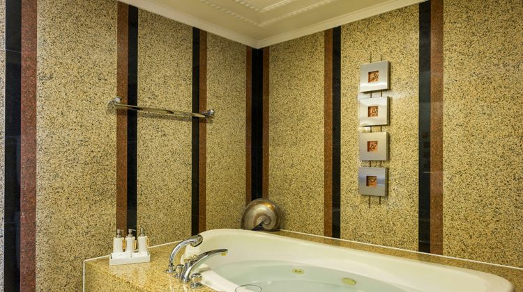 Renaissance Riverside Hotel Saigon Room