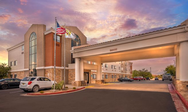 Holiday Inn Express Exterior