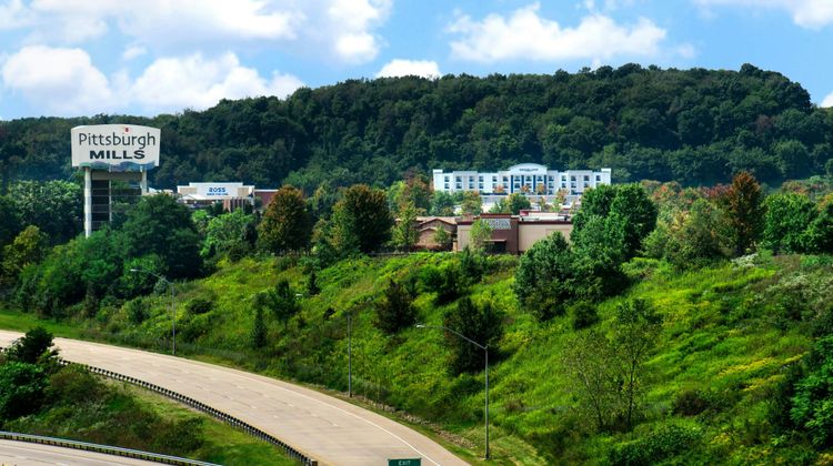 SpringHill Suites Pittsburgh Mills Exterior
