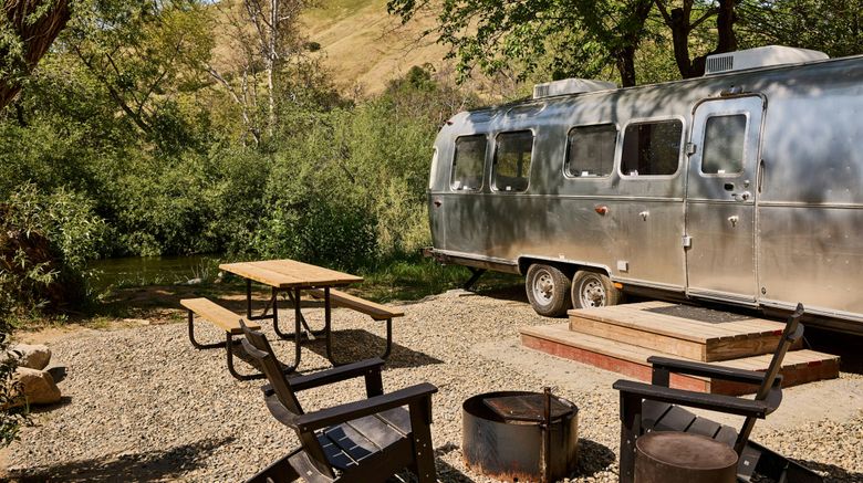 <b>AutoCamp Sequoia Room</b>. Images powered by <a href="https://www.leonardoworldwide.com/" title="Leonardo Worldwide" target="_blank">Leonardo</a>.