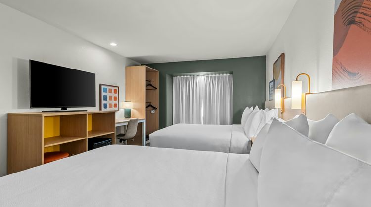 Spark by Hilton Parker Denver SE Room