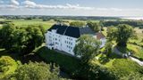 <b>Dragsholm Slot Castle Exterior</b>. Images powered by <a href="https://www.leonardoworldwide.com/" title="Leonardo Worldwide" target="_blank">Leonardo</a>.