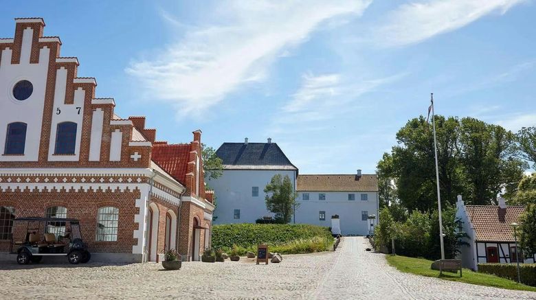 <b>Dragsholm Slot Castle Exterior</b>. Images powered by <a href="https://www.leonardoworldwide.com/" title="Leonardo Worldwide" target="_blank">Leonardo</a>.