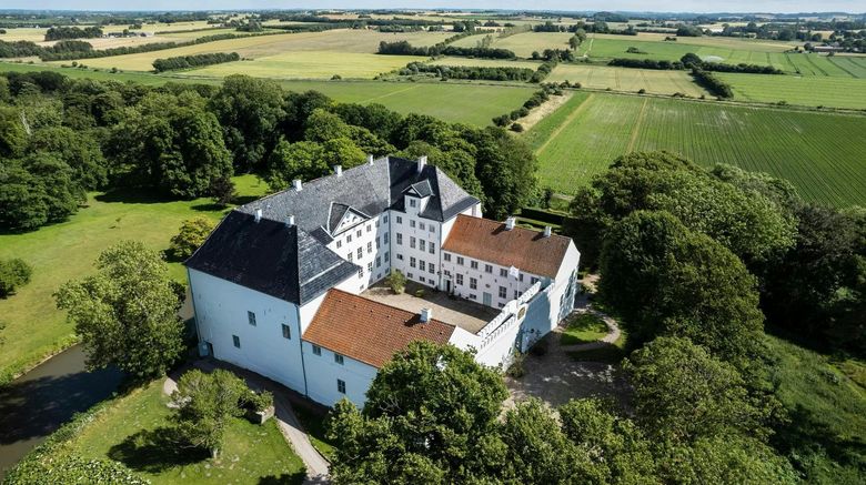 <b>Dragsholm Slot Castle Exterior</b>. Images powered by <a href="https://www.leonardoworldwide.com/" title="Leonardo Worldwide" target="_blank">Leonardo</a>.