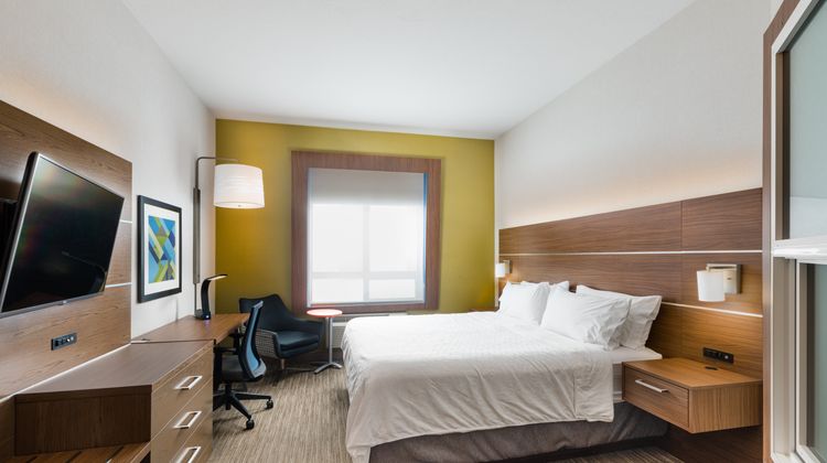 Holiday Inn Express Grande Prairie Suite