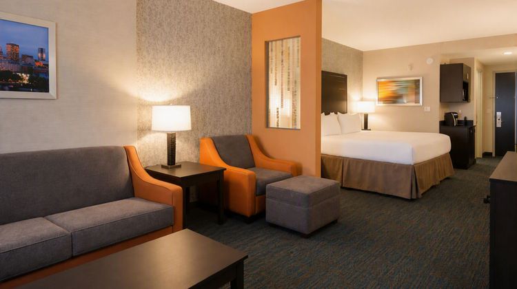 Holiday Inn Exp Knoxville W Papermill Dr Suite