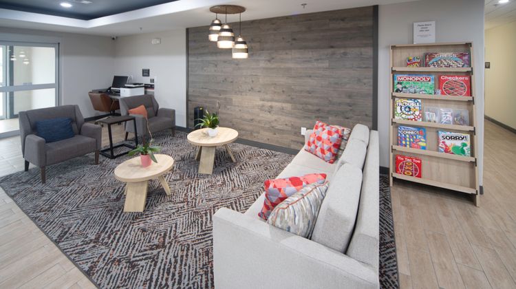 Candlewood Suites Orange Exterior