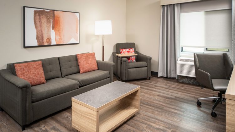 Candlewood Suites Orange Room