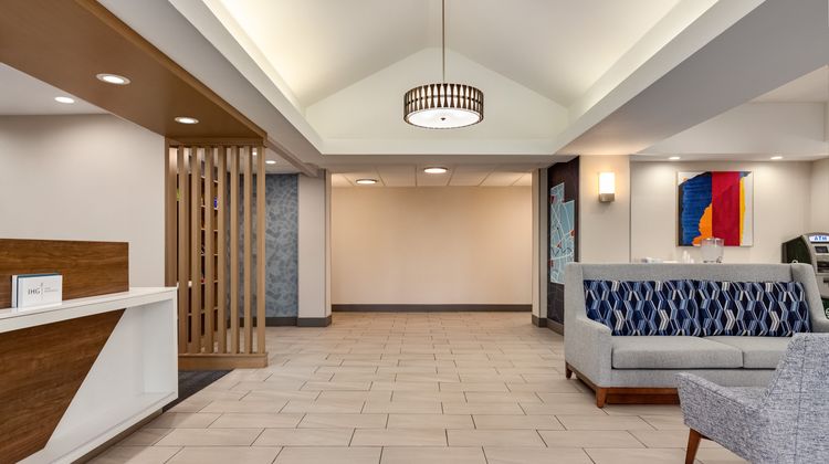 Holiday Inn Express Hotel & Suites Exterior