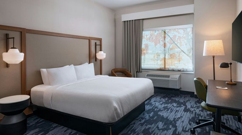 <b>Fairfield Inn & Suites Marriott Room</b>. Images powered by <a href="https://www.leonardoworldwide.com/" title="Leonardo Worldwide" target="_blank">Leonardo</a>.