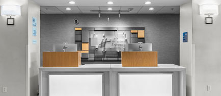 Holiday Inn Express Hotel & Suites Exterior