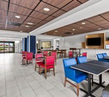 Holiday Inn Express Hotel & Suites Exterior