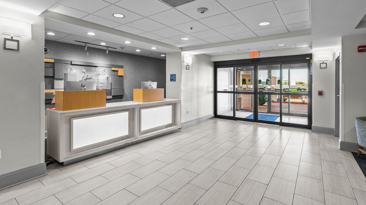 Holiday Inn Express Hotel & Suites Exterior