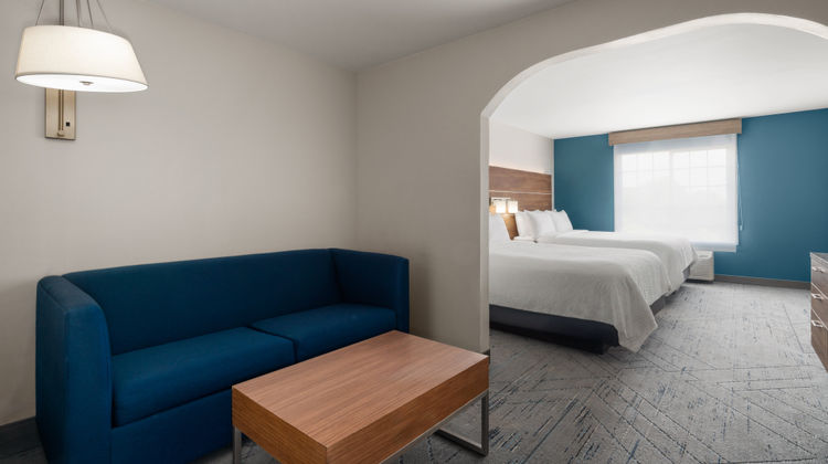 Holiday Inn Express & Suites Harrison Suite