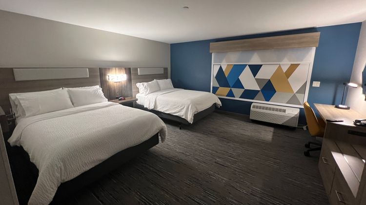 Holiday Inn Express & Suites Tomah Room