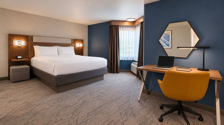 Holiday Inn Express Suite