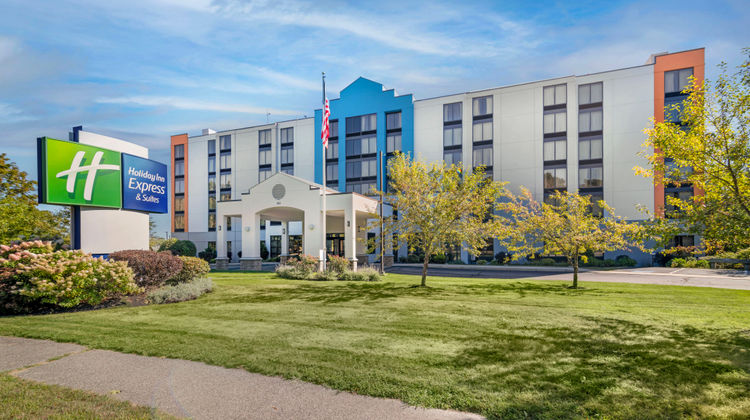Holiday Inn Express Exterior