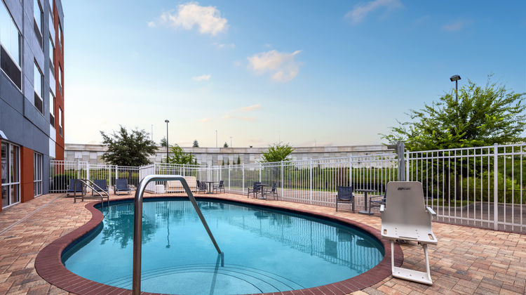 Holiday Inn Express/Suites Wesley Chapel Pool