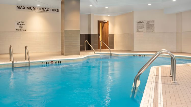 Holiday Inn Laval-Montreal Pool