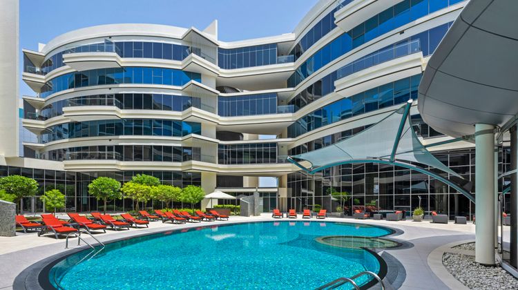 Majestic Arjaan by Rotana Pool