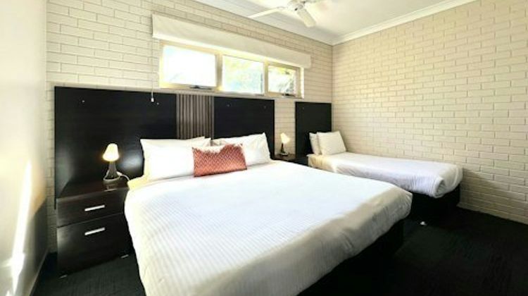 Burke & Wills Motor Inn Room