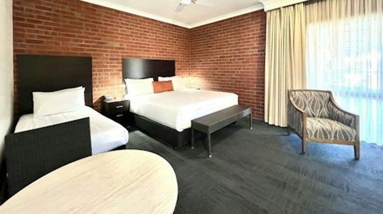Burke & Wills Motor Inn Room