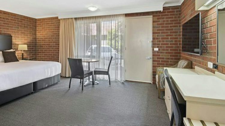 Burke & Wills Motor Inn Suite