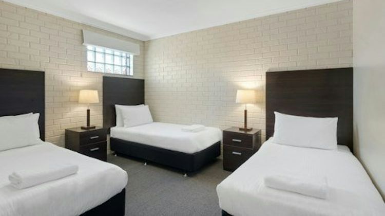 Burke & Wills Motor Inn Suite