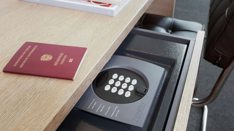 Living Hotels Frankfurt Room