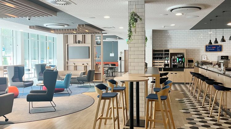 Holiday Inn Express Munich Airport Exterior