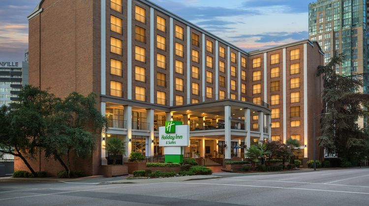 Holiday Inn & Suites Vancouver Downtown Exterior