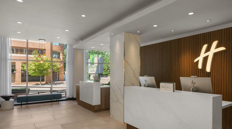 Holiday Inn & Suites Vancouver Downtown Lobby