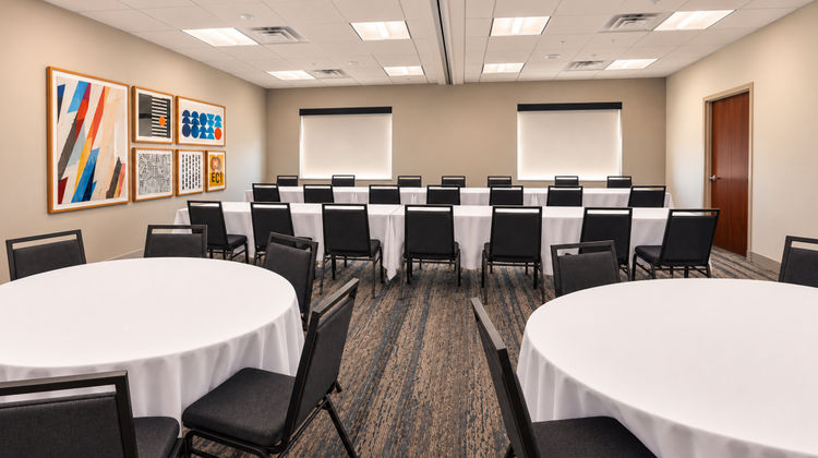 Holiday Inn Express & Suites Augusta W Meeting